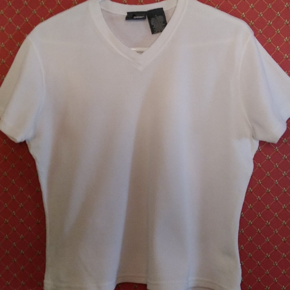 LIZ CLAIBORNE * V-NECK WHITE TOP